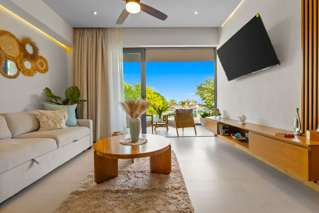 Rooftop Pool & Beach Club Condo, Walking Distance to Marina & Beach, Sleeps 6