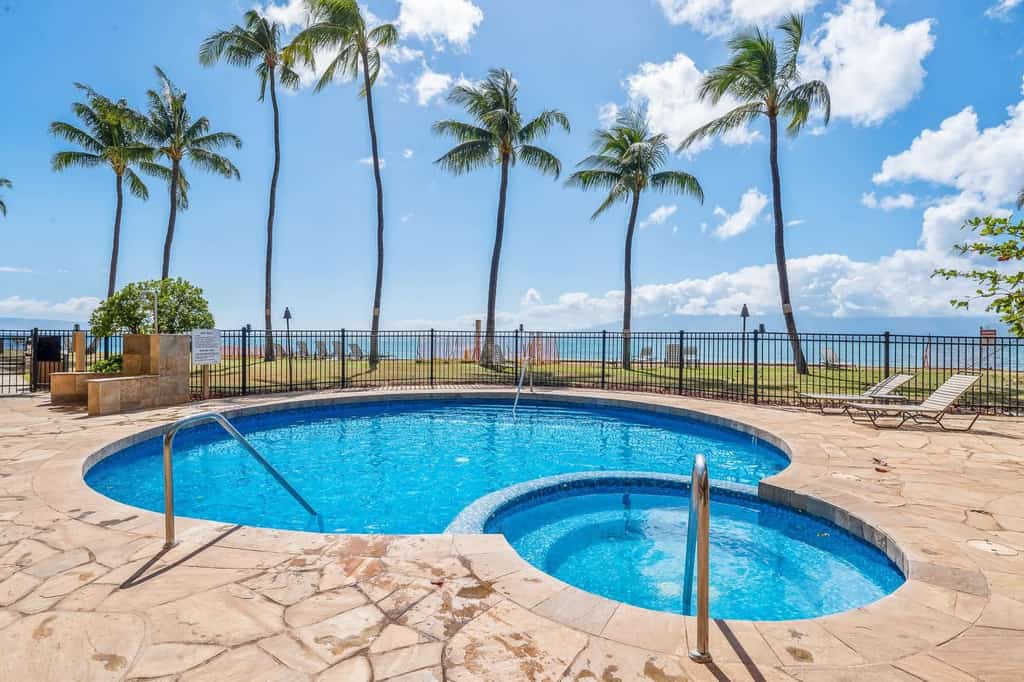 Oceanfront Maui Getaway - One bedroom condo w/ full kitchen, lanai and access to pool and hot tub.