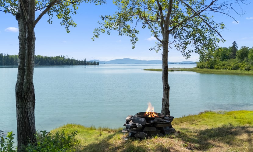 Camp Avaliz - Ocean-view for 2 with a queen bedroom, kitchenette, Wi-Fi and AC