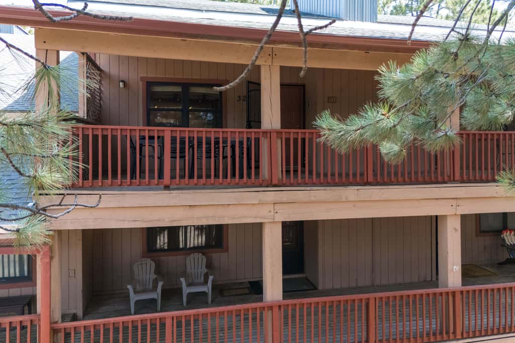 Pine Top Loft - Walk to Lifts, Ski Locker, Deck