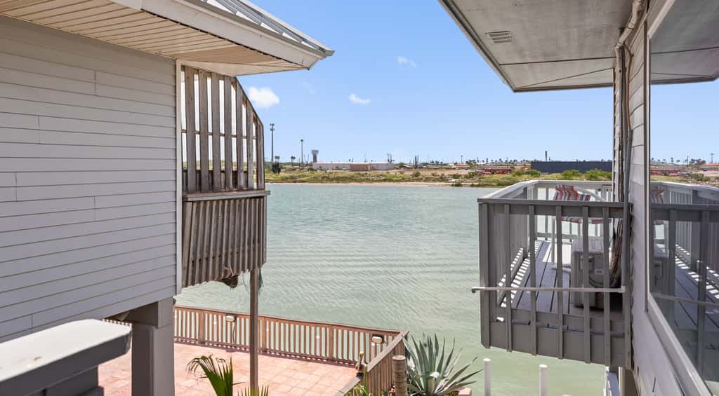 Casa de Cielos Azure - Waterfront, Dock, Pools