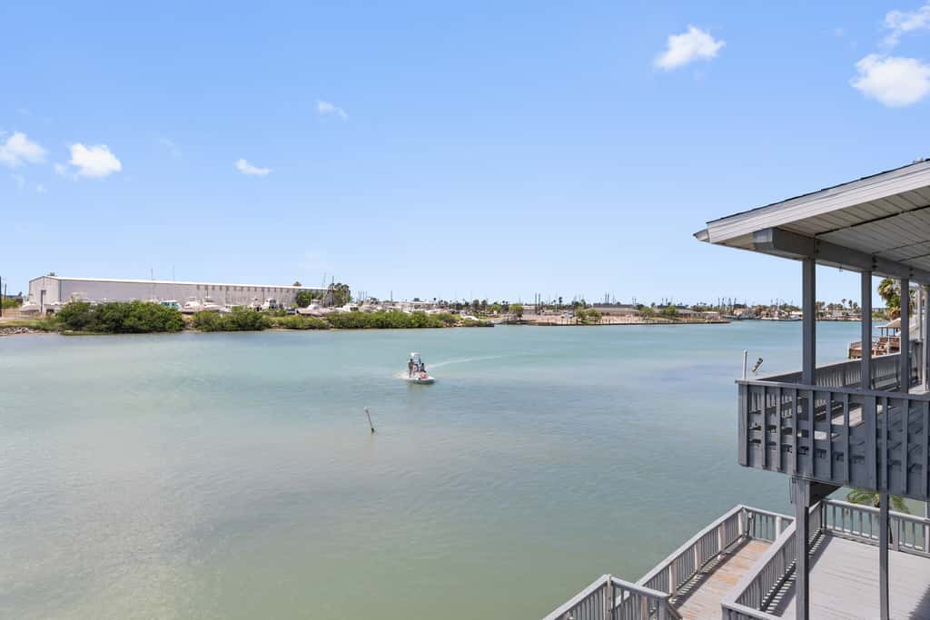 Casa de Cielos Azure - Waterfront, Dock, Pools