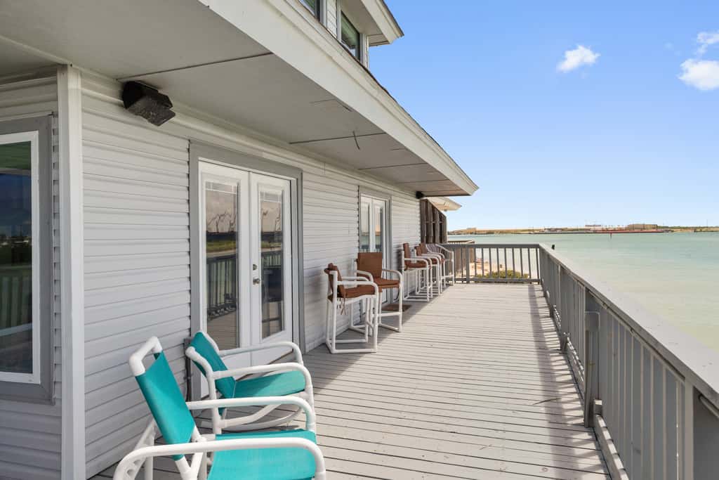 Casa de Cielos Azure - Waterfront, Dock, Pools