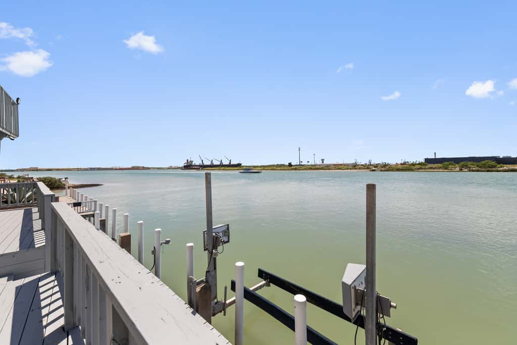 Casa de Cielos Azure - Waterfront, Dock, Pools