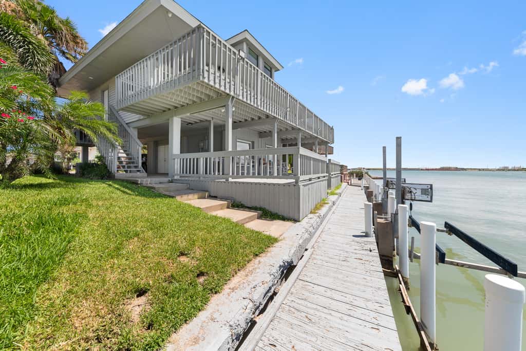 Casa de Cielos Azure - Waterfront, Dock, Pools