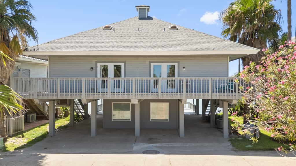 Casa de Cielos Azure - Waterfront, Dock, Pools