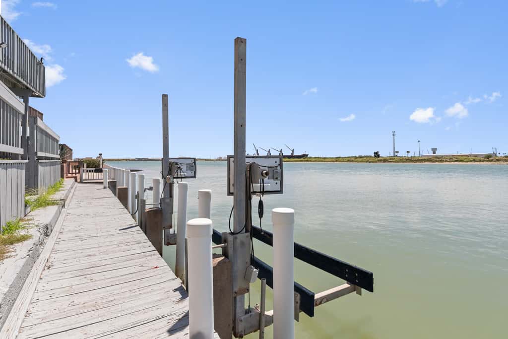 Casa de Cielos Azure - Waterfront, Dock, Pools