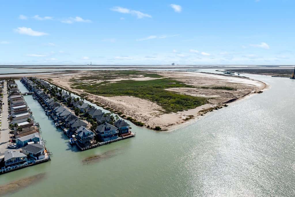 Casa de Cielos Azure - Waterfront, Dock, Pools