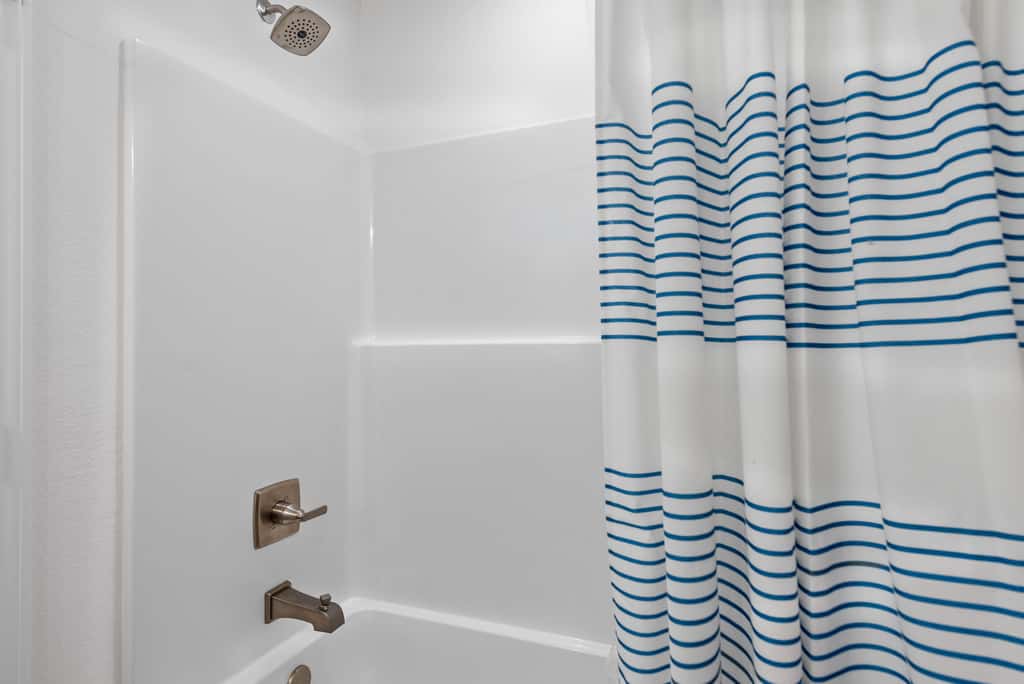 Townhome with Shared Pool, Wifi & Full Kitchen