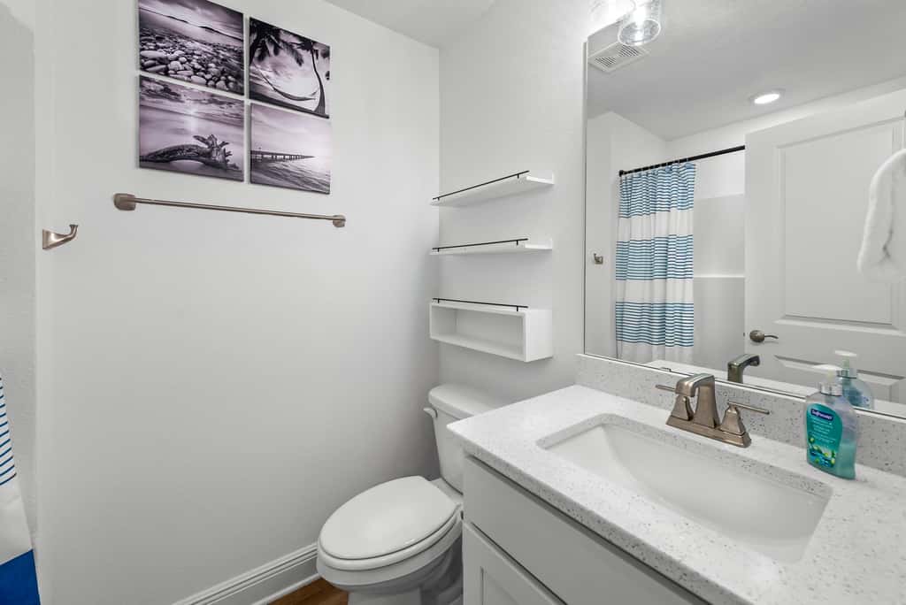 Townhome with Shared Pool, Wifi & Full Kitchen