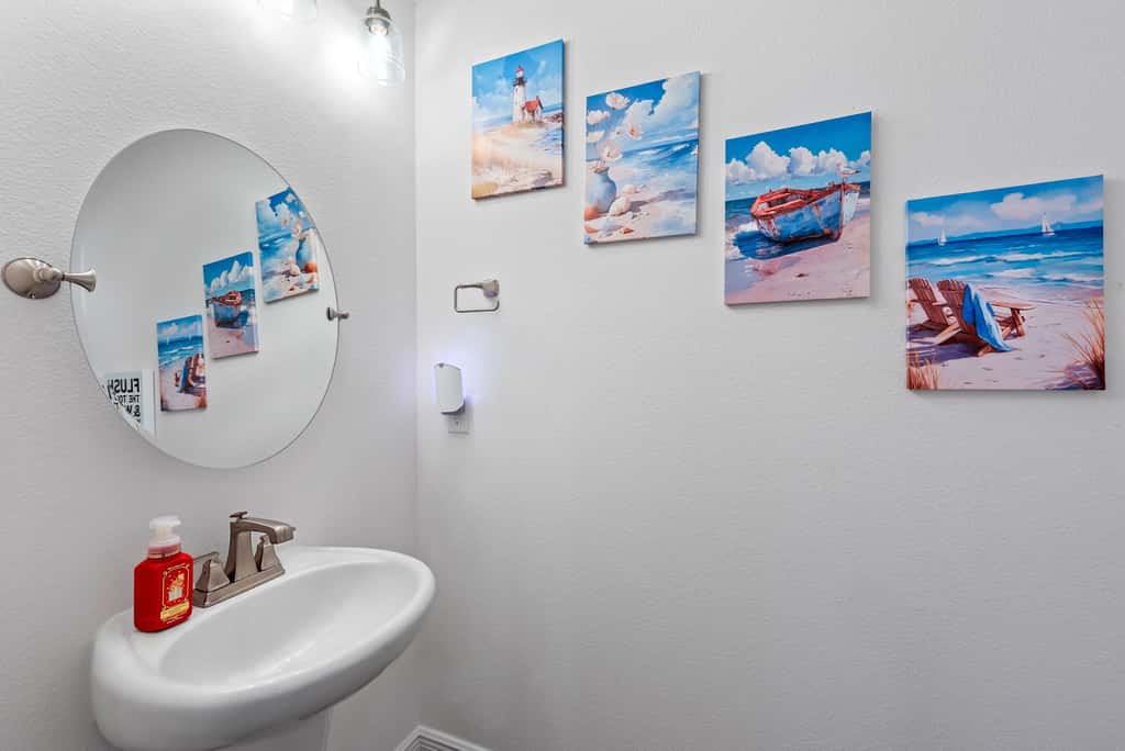 Townhome with Shared Pool, Wifi & Full Kitchen