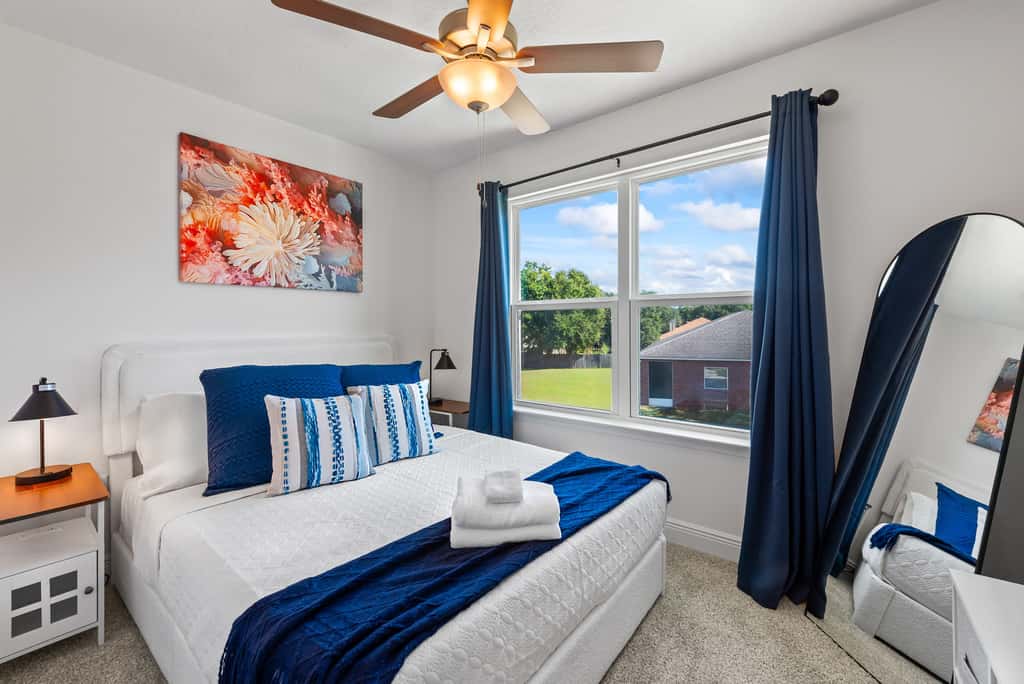 Townhome with Shared Pool, Wifi & Full Kitchen