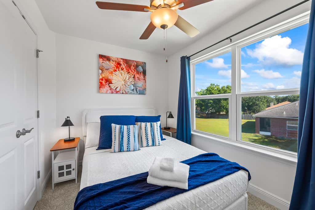 Townhome with Shared Pool, Wifi & Full Kitchen