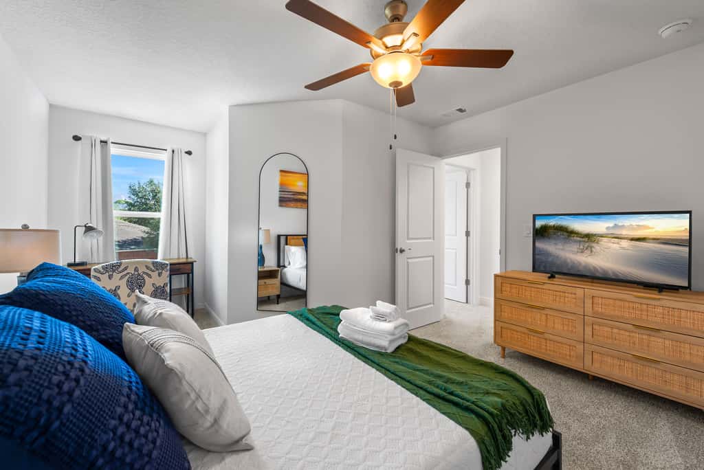 Townhome with Shared Pool, Wifi & Full Kitchen