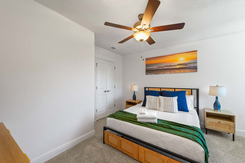 Townhome with Shared Pool, Wifi & Full Kitchen
