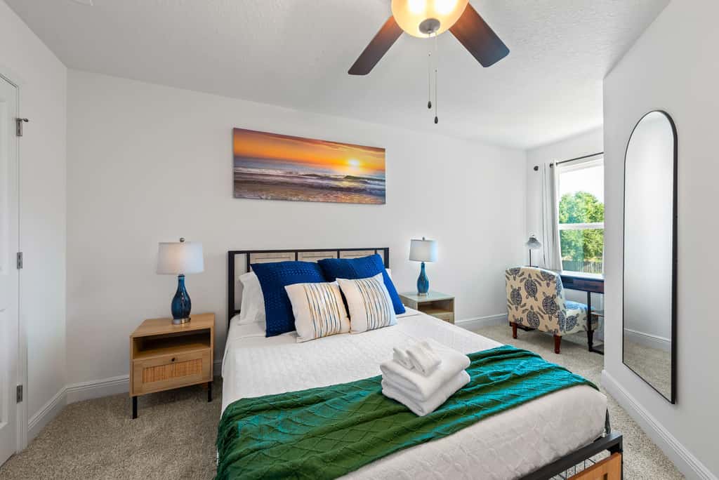Townhome with Shared Pool, Wifi & Full Kitchen