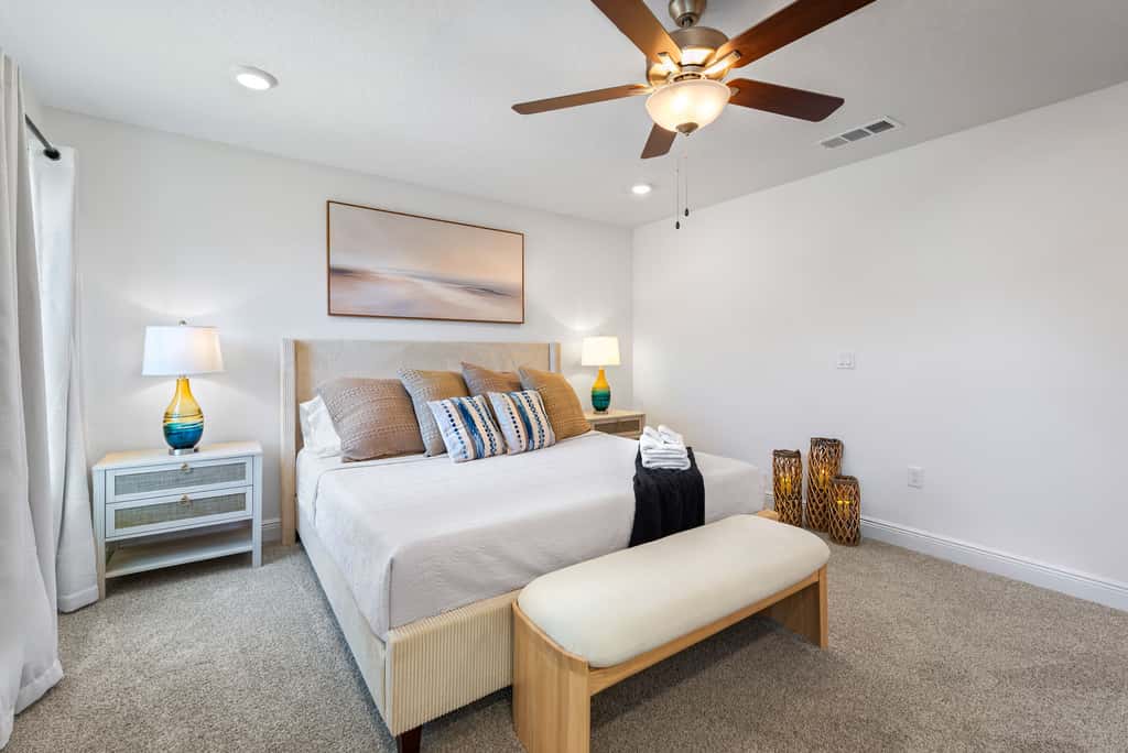 Townhome with Shared Pool, Wifi & Full Kitchen