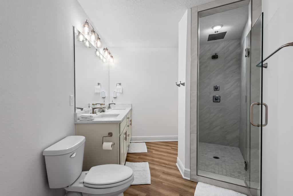 Townhome with Shared Pool, Wifi & Full Kitchen