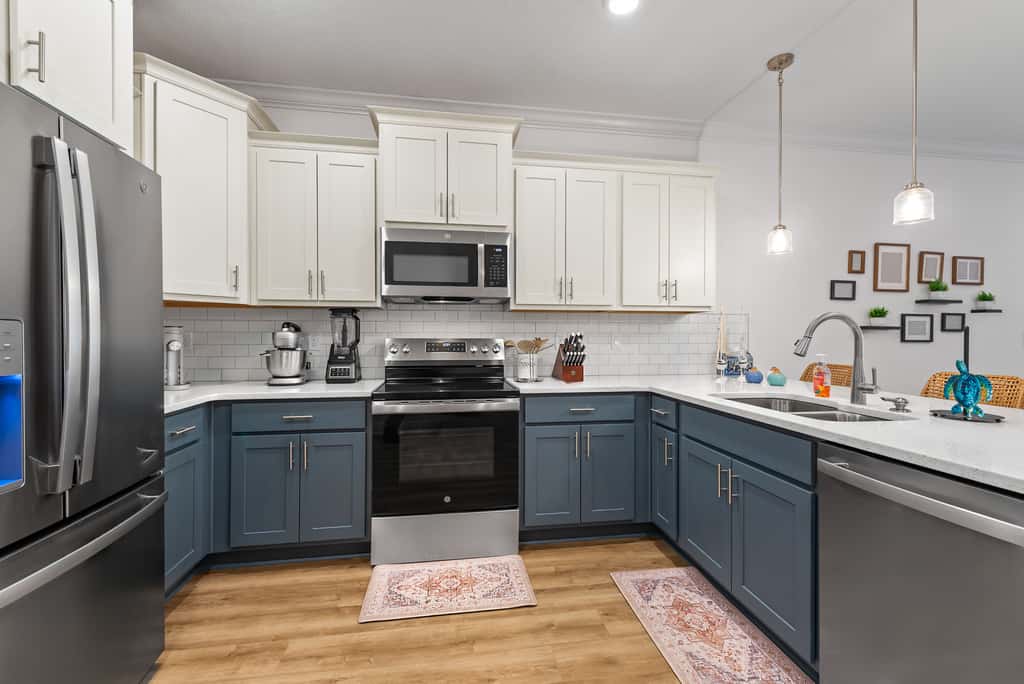 Townhome with Shared Pool, Wifi & Full Kitchen