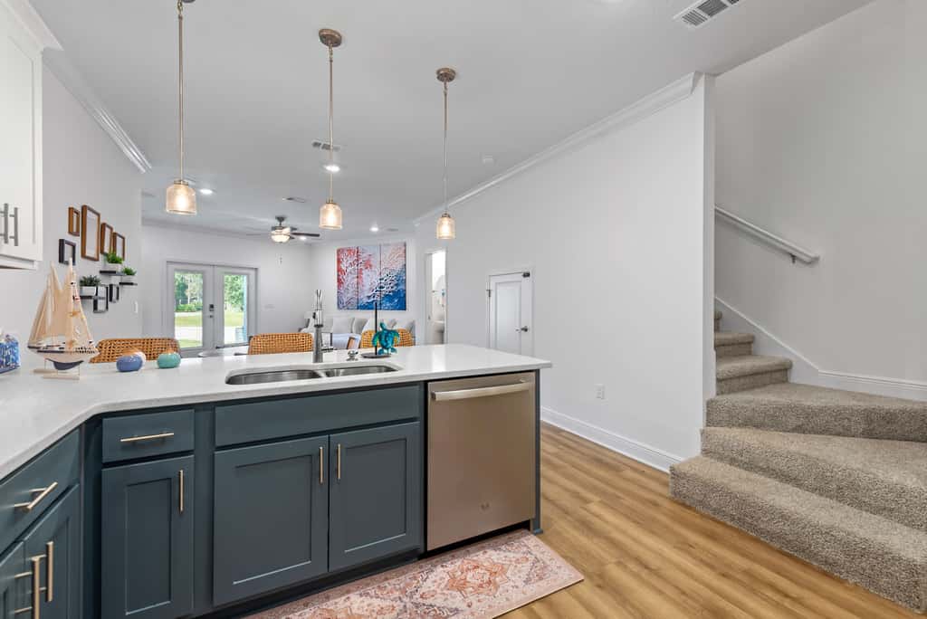 Townhome with Shared Pool, Wifi & Full Kitchen