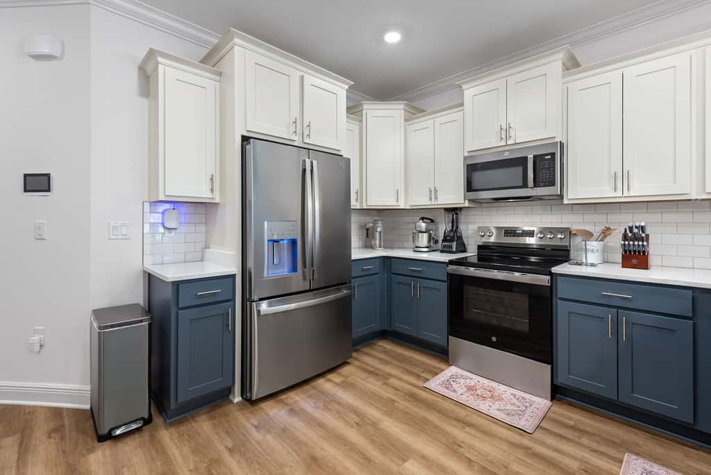 Townhome with Shared Pool, Wifi & Full Kitchen