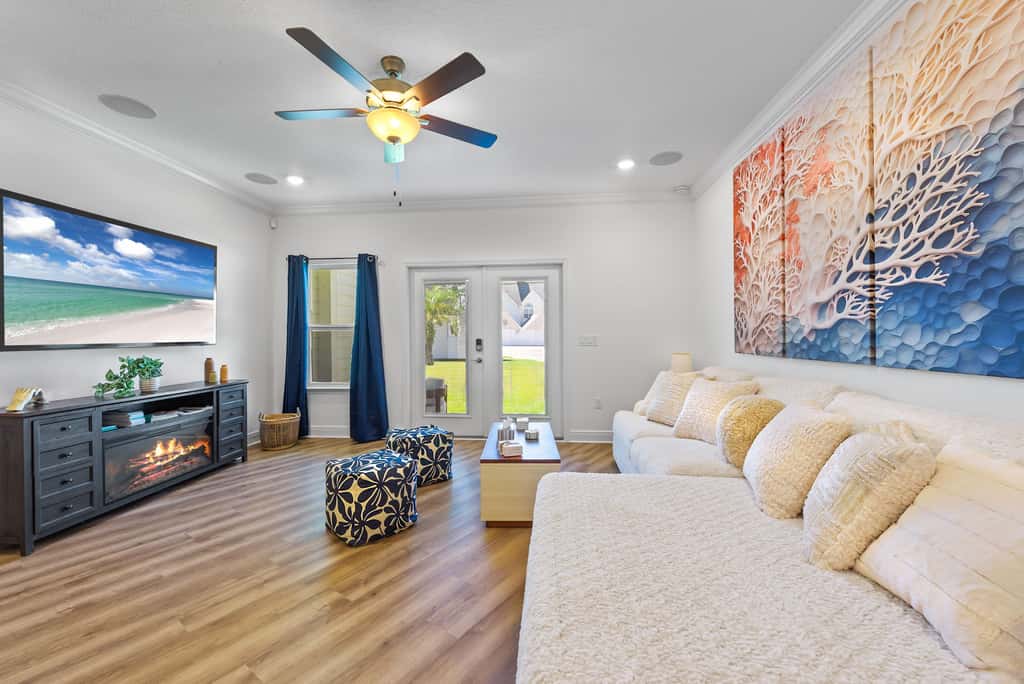 Townhome with Shared Pool, Wifi & Full Kitchen