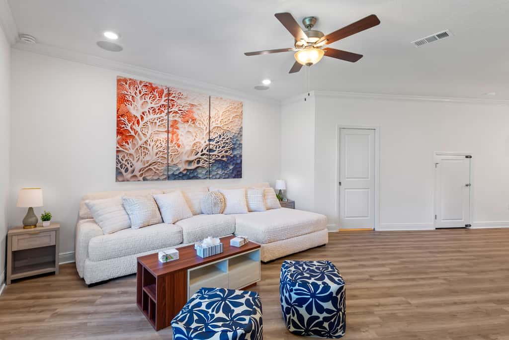 Townhome with Shared Pool, Wifi & Full Kitchen