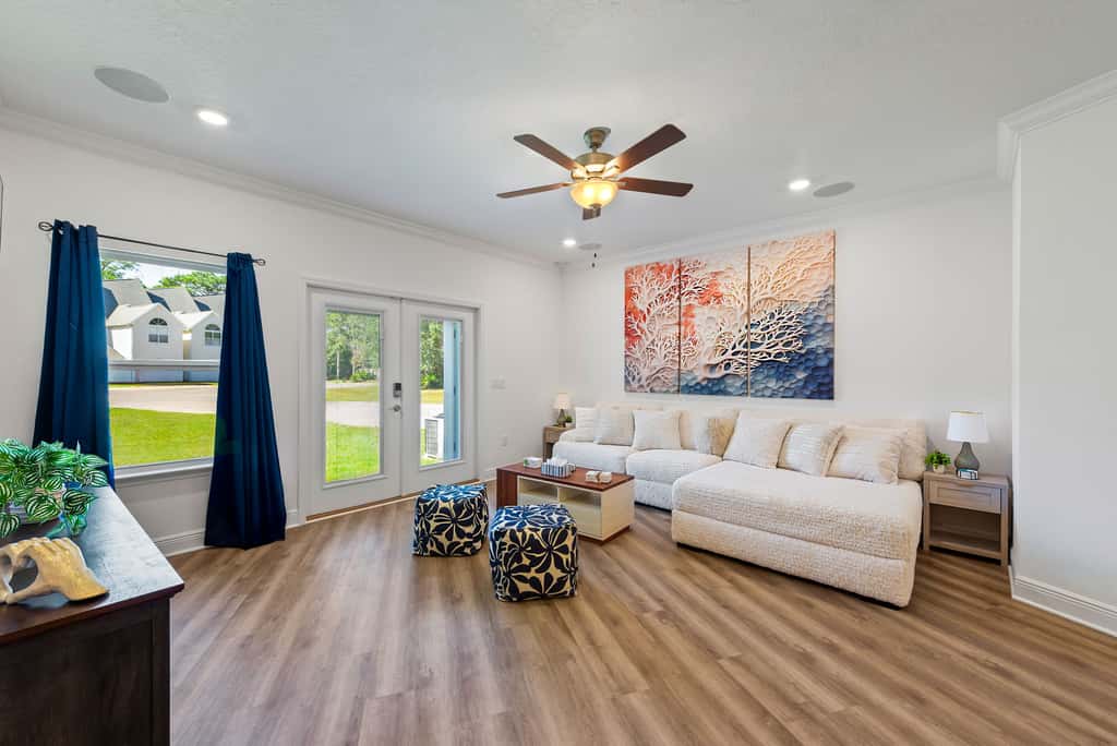 Townhome with Shared Pool, Wifi & Full Kitchen