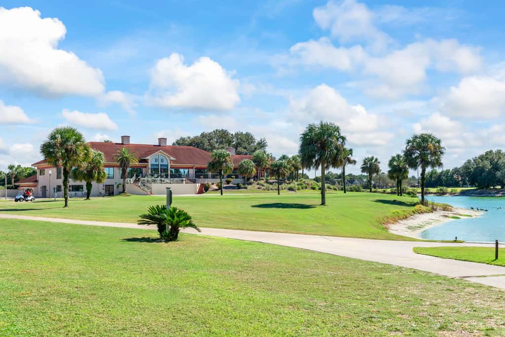 Townhome with Shared Pool, Wifi & Full Kitchen