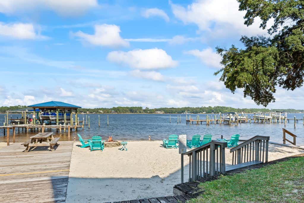 Townhome with Shared Pool, Wifi & Full Kitchen