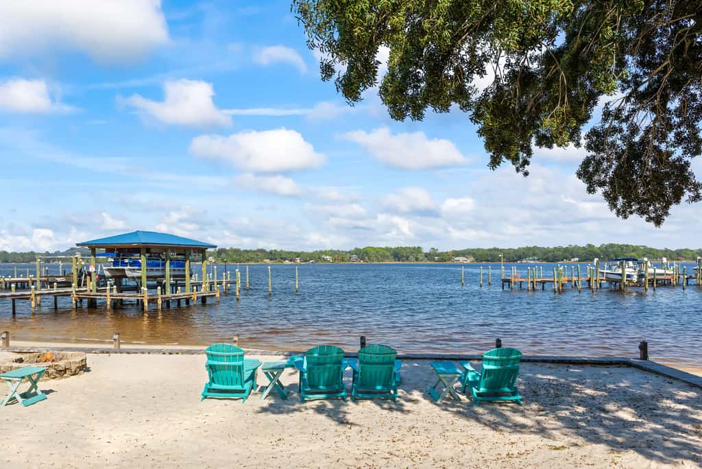 Townhome with Shared Pool, Wifi & Full Kitchen