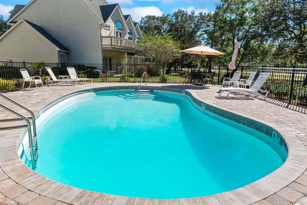 Townhome with Shared Pool, Wifi & Full Kitchen