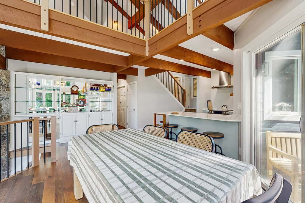 Glass Contemporary House, Panoramic Views, 4 Fireplaces, Game Room, Gym, Dog-Friendly