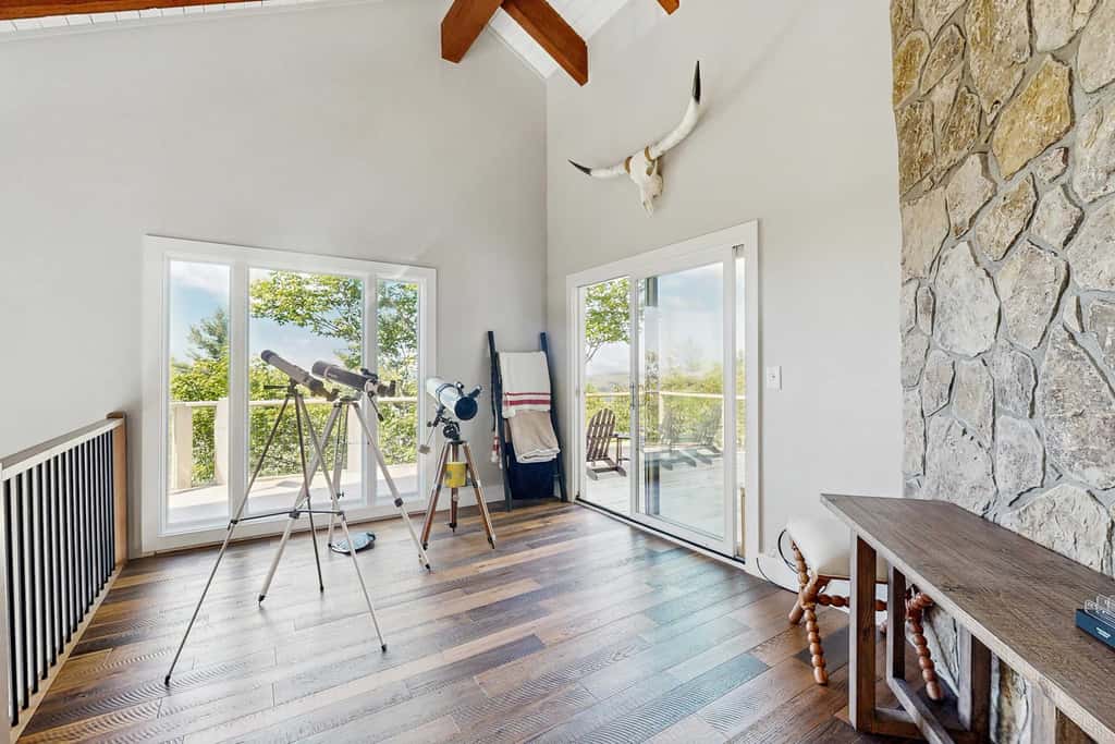 Glass Contemporary House, Panoramic Views, 4 Fireplaces, Game Room, Gym, Dog-Friendly