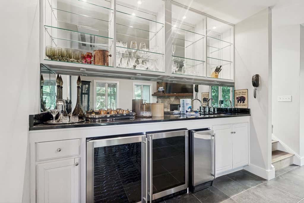 Glass Contemporary House, Panoramic Views, 4 Fireplaces, Game Room, Gym, Dog-Friendly