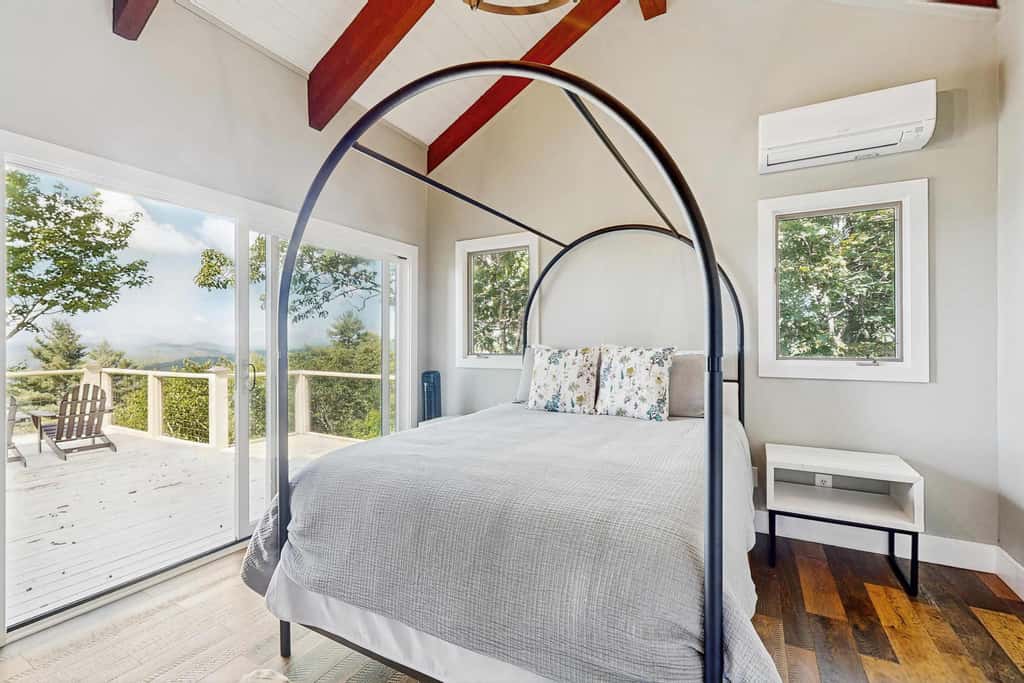 Glass Contemporary House, Panoramic Views, 4 Fireplaces, Game Room, Gym, Dog-Friendly