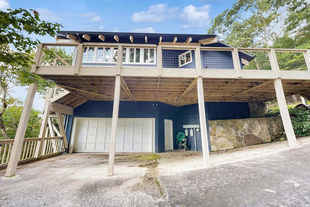 Glass Contemporary House, Panoramic Views, 4 Fireplaces, Game Room, Gym, Dog-Friendly
