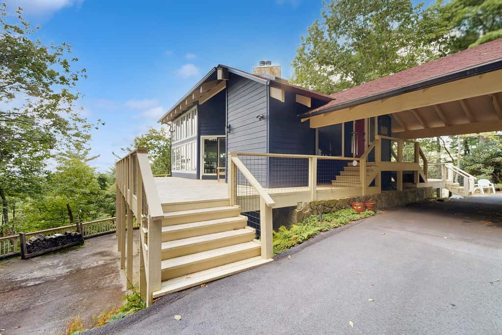 Glass Contemporary House, Panoramic Views, 4 Fireplaces, Game Room, Gym, Dog-Friendly