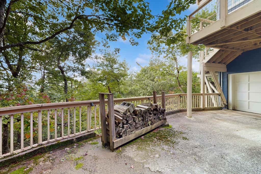 Glass Contemporary House, Panoramic Views, 4 Fireplaces, Game Room, Gym, Dog-Friendly