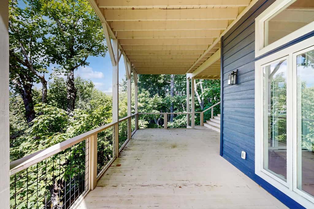 Glass Contemporary House, Panoramic Views, 4 Fireplaces, Game Room, Gym, Dog-Friendly