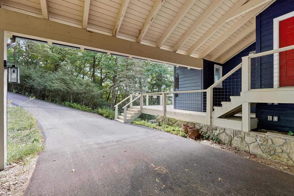 Glass Contemporary House, Panoramic Views, 4 Fireplaces, Game Room, Gym, Dog-Friendly