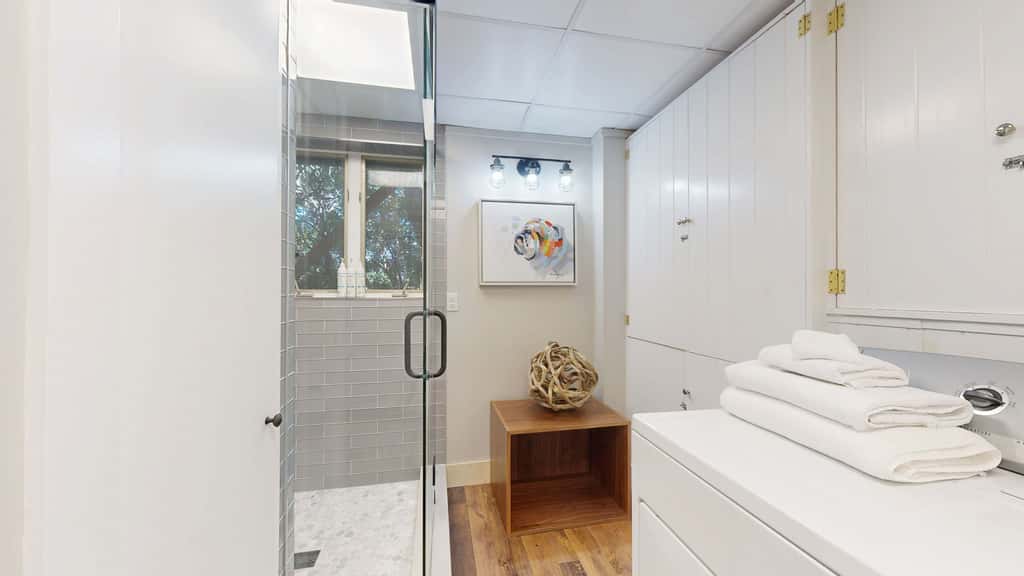Glass Contemporary House, Panoramic Views, 4 Fireplaces, Game Room, Gym, Dog-Friendly