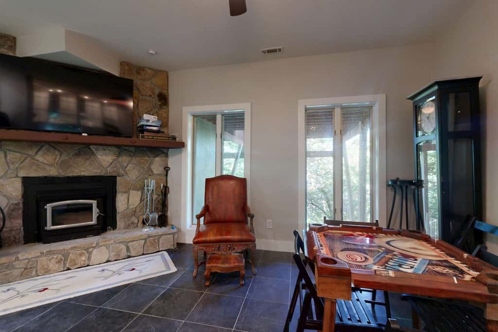 Glass Contemporary House, Panoramic Views, 4 Fireplaces, Game Room, Gym, Dog-Friendly