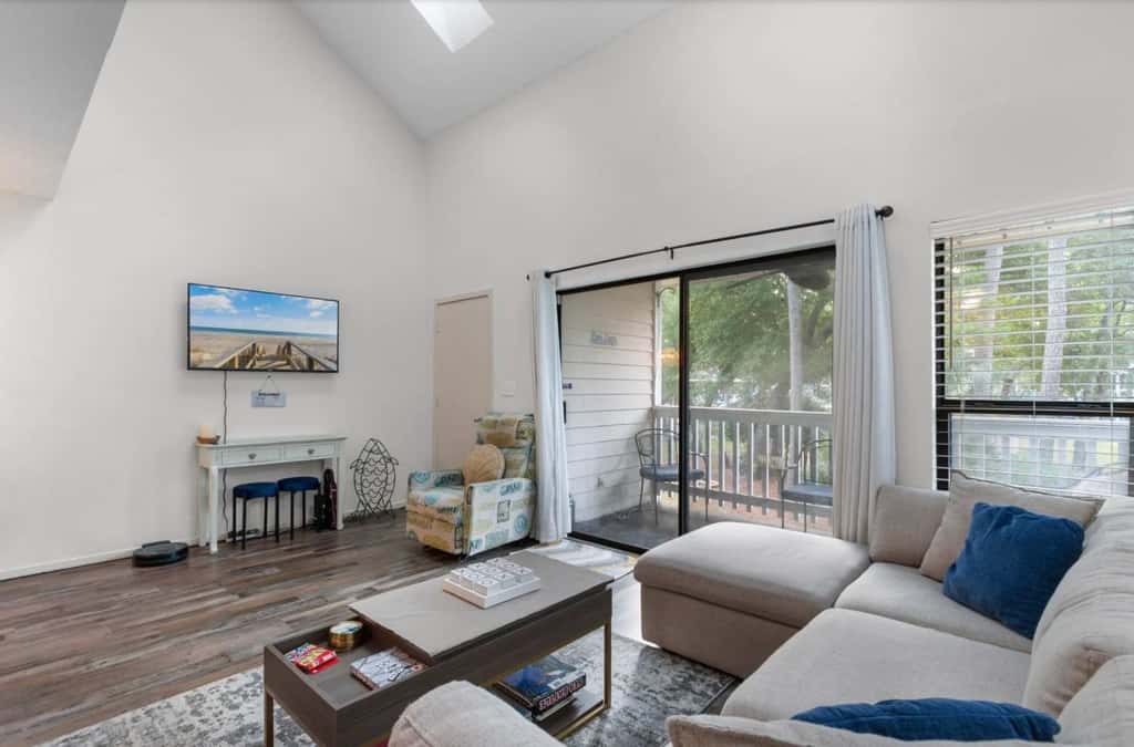 Top-Floor Retreat - Spa at Little River Inn 608