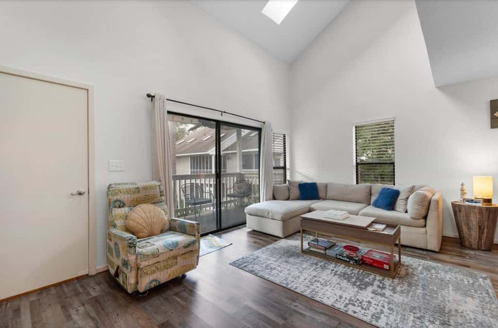 Top-Floor Retreat - Spa at Little River Inn 608
