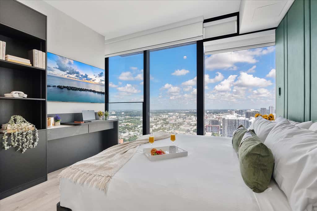 E11EVEN Studio | Panoramic Downtown Views 