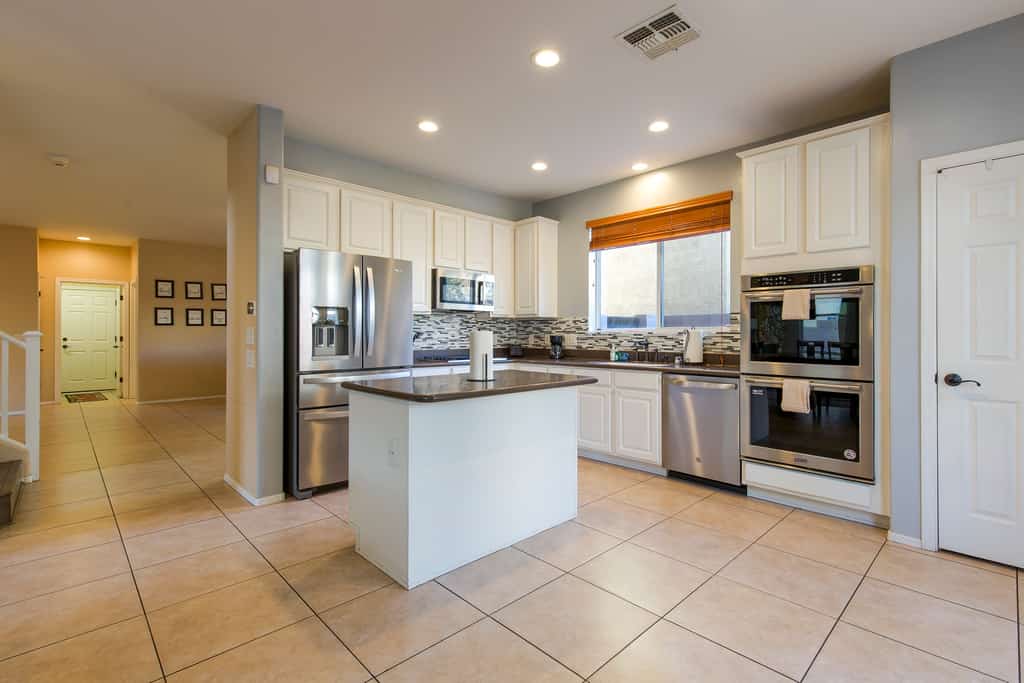 The Lindenthal | Family Friendly 5BR | Fenced Yard | Sleeps 10