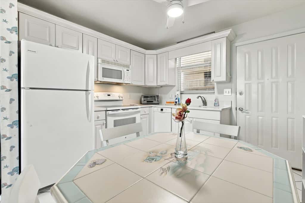 Bonita Springs Studio, Pool & Balcony