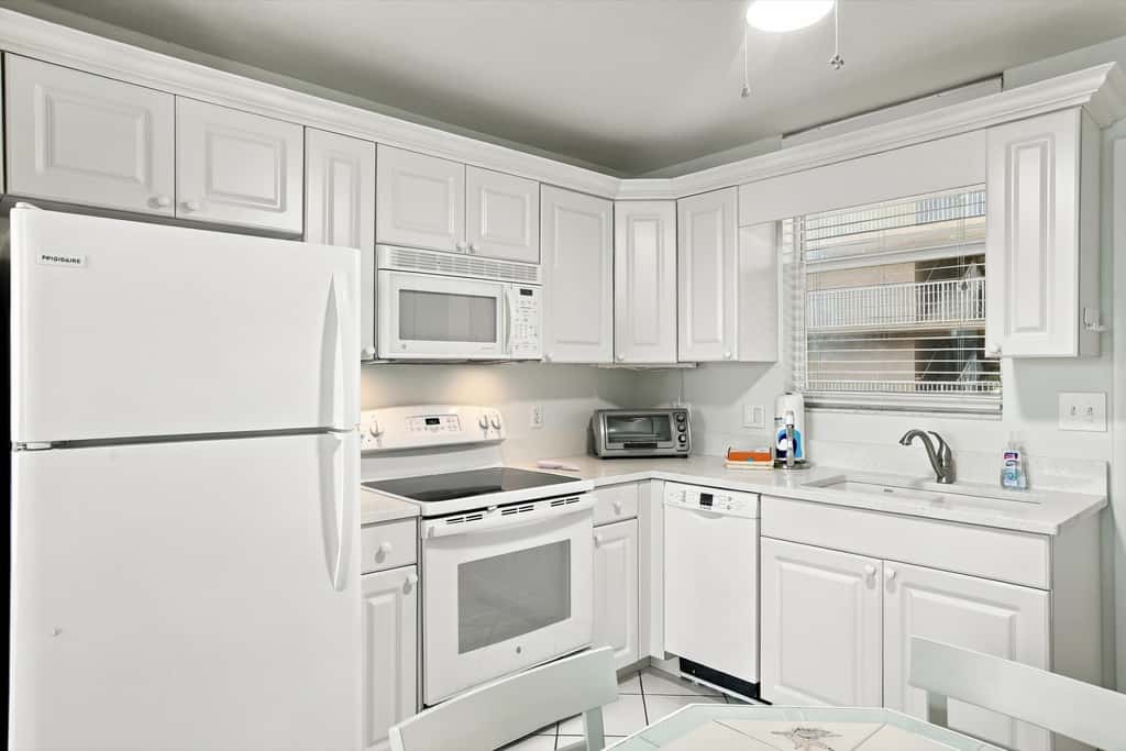 Bonita Springs Studio, Pool & Balcony
