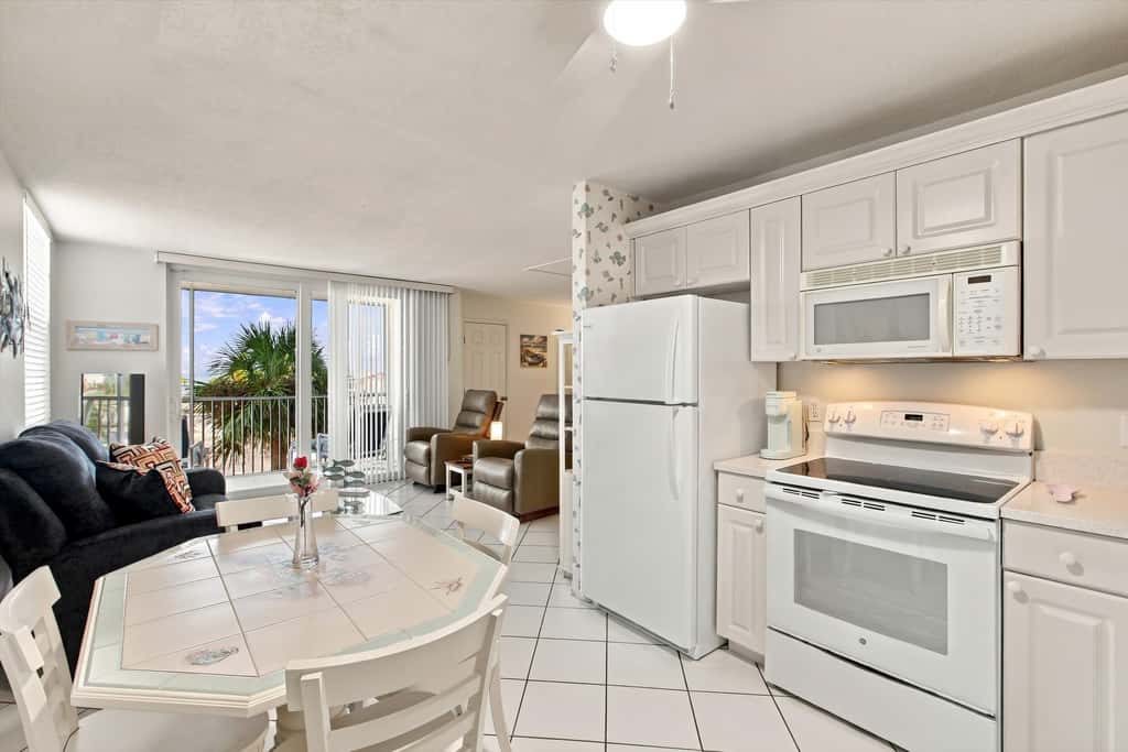 Bonita Springs Studio, Pool & Balcony
